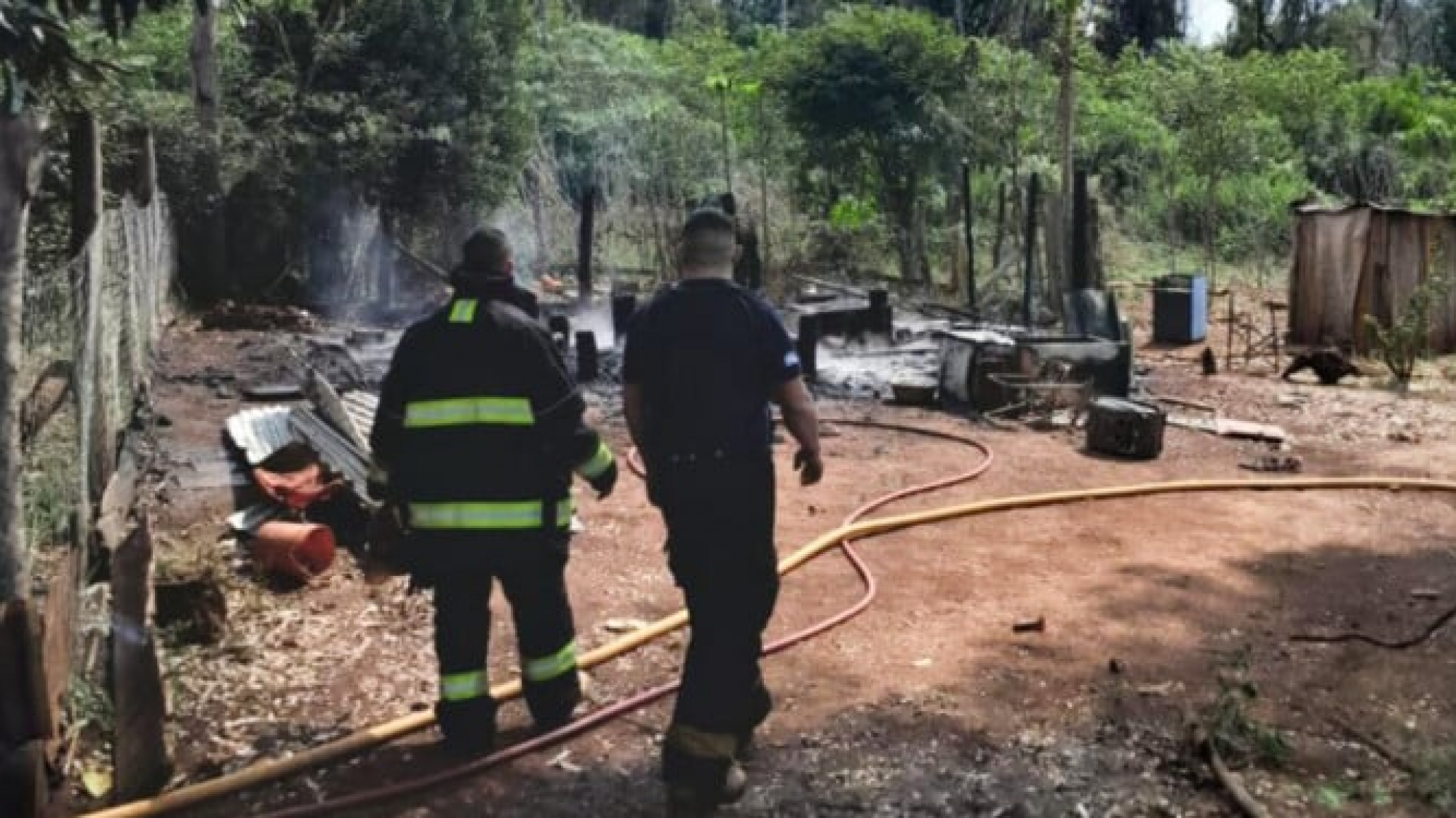 Dos hermanitos de 1 y 3 años jugaban con un encendedor y murieron en un incendio