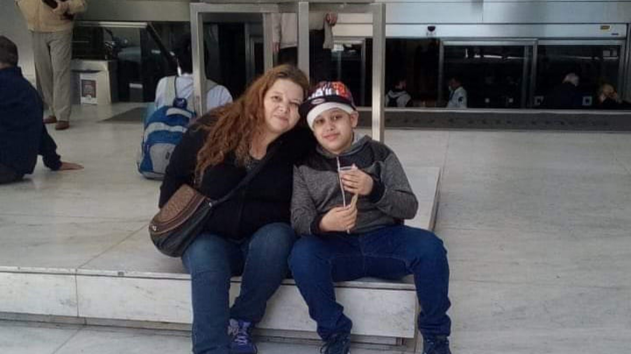 Realizan venta solidaria de tortas fritas y calzones rotos para costear el medicamento vital de Axel