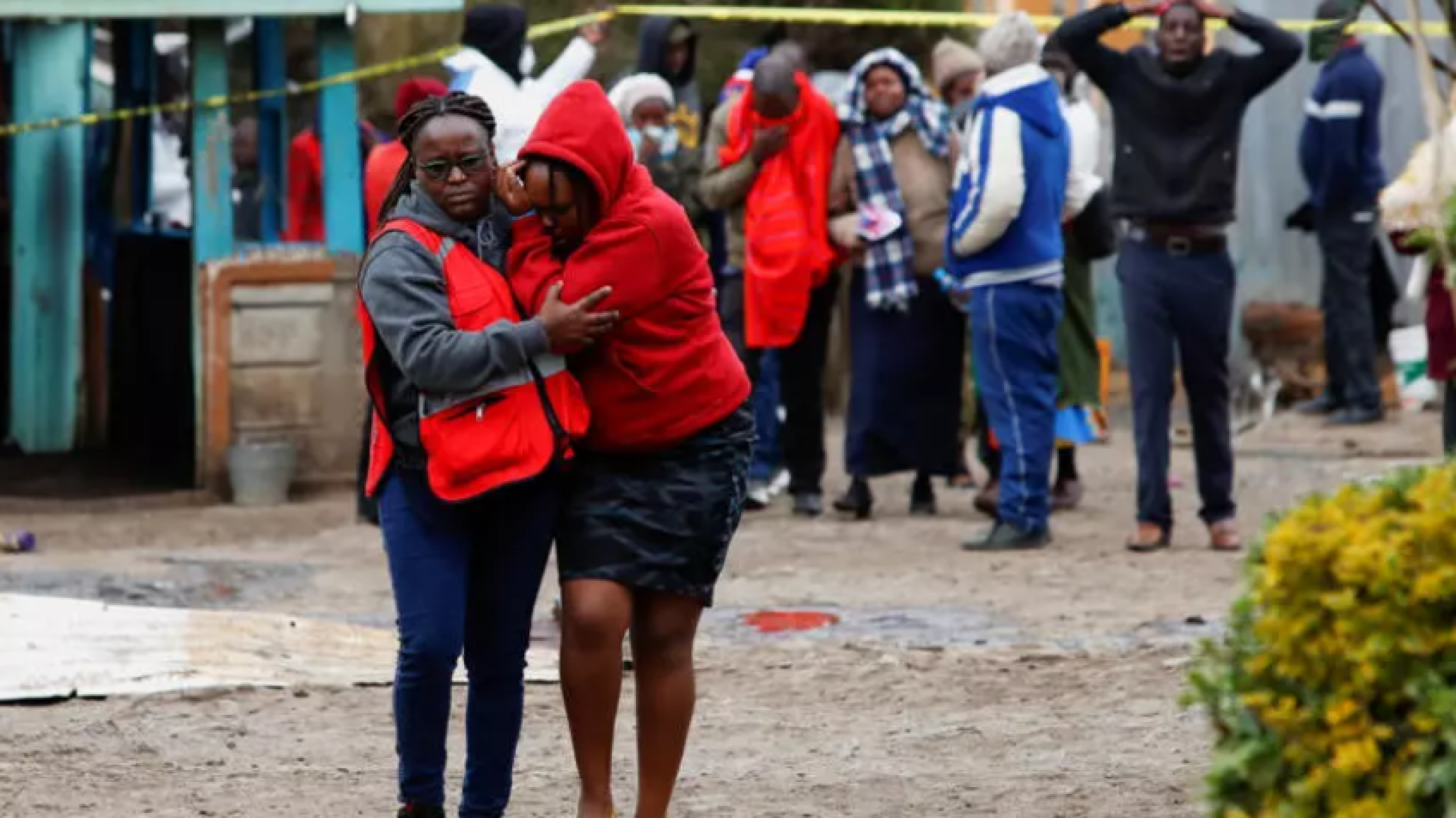 Incendio total en una escuela de Kenia y murieron más de 17 niños