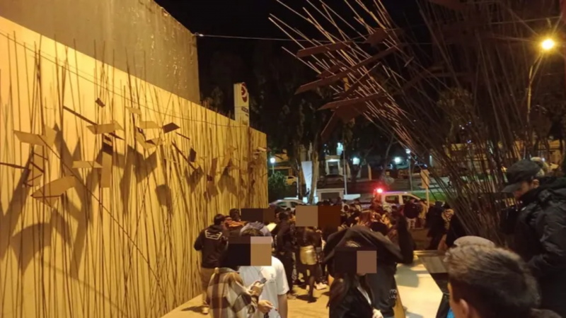 Adolescentes intentaron ingresar a un boliche con documentación falsa