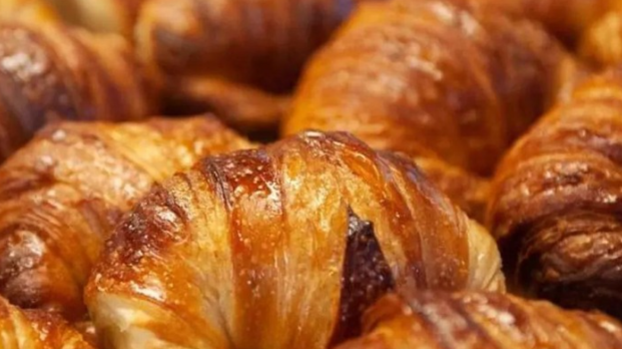 El Gobierno gastó $16 millones en medialunas mientras recorta fondos a jubilados y comedores