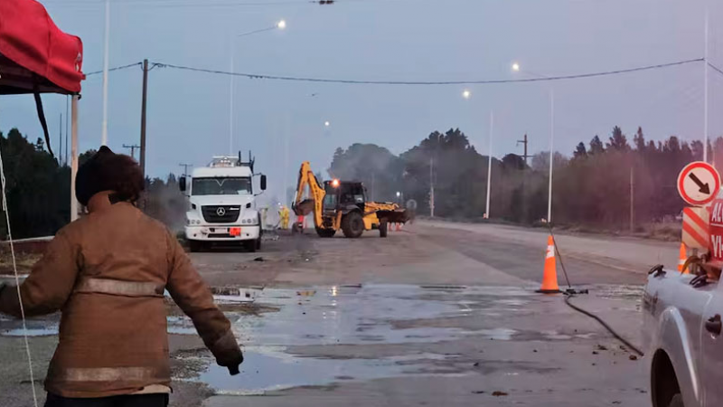 Derrame tóxico en la Ruta Nacional A012: Derrame de ácido clorhídrico y caos vehicular