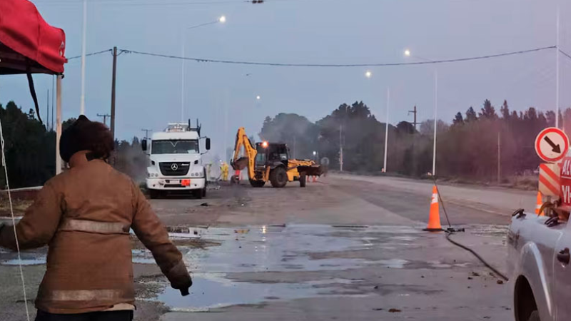 Derrame tóxico en la Ruta Nacional A012: Derrame de ácido clorhídrico y caos vehicular
