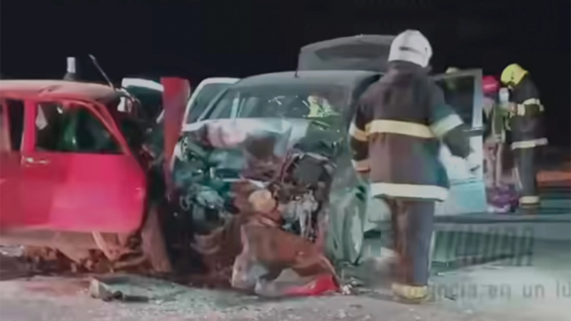 Regresaban de un cumpleaños, chocaron de frente y murió un niño de dos años