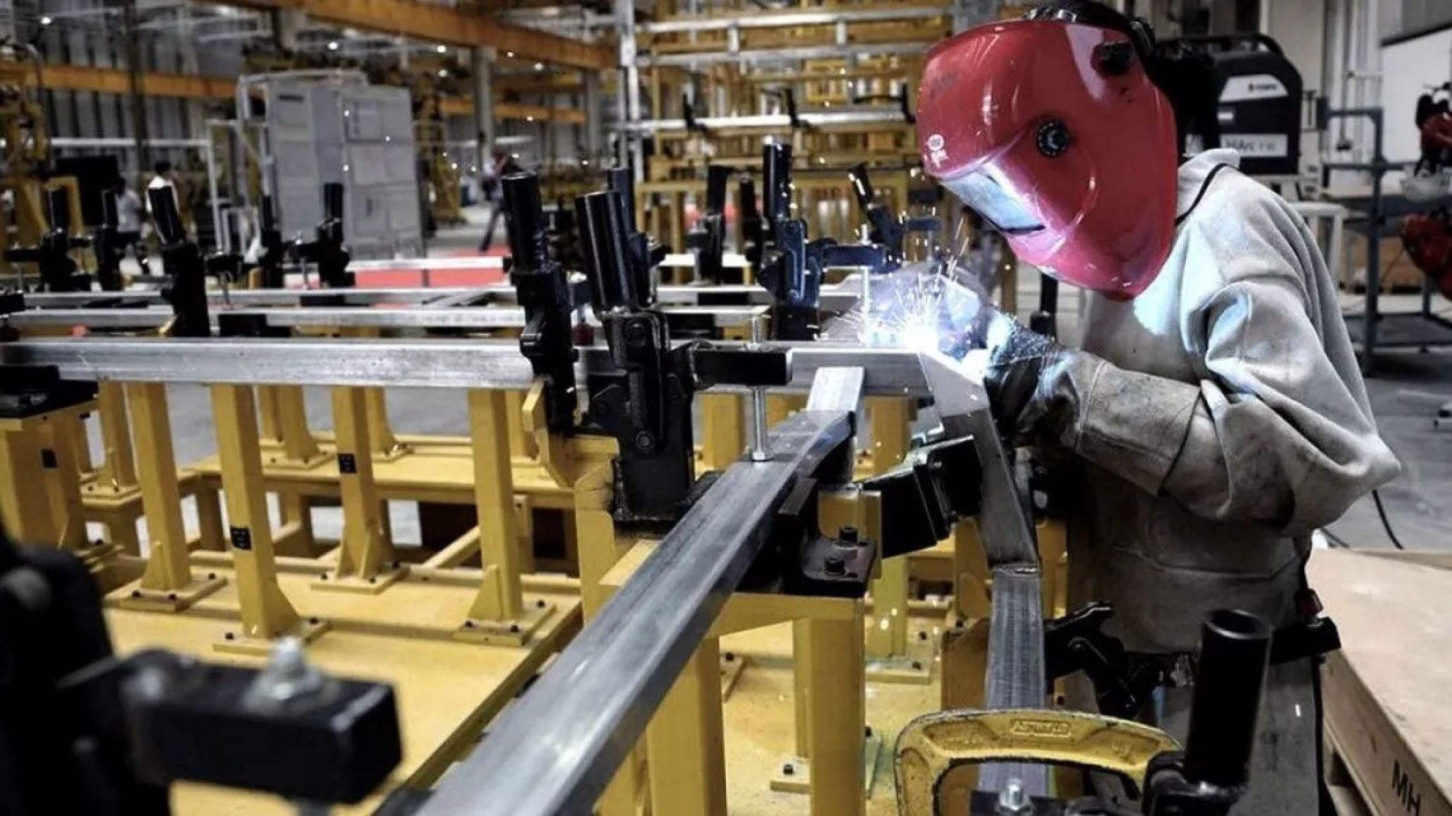 El Gobierno reconoció perder más de 130.000 puestos de trabajo del sector privado en seis meses