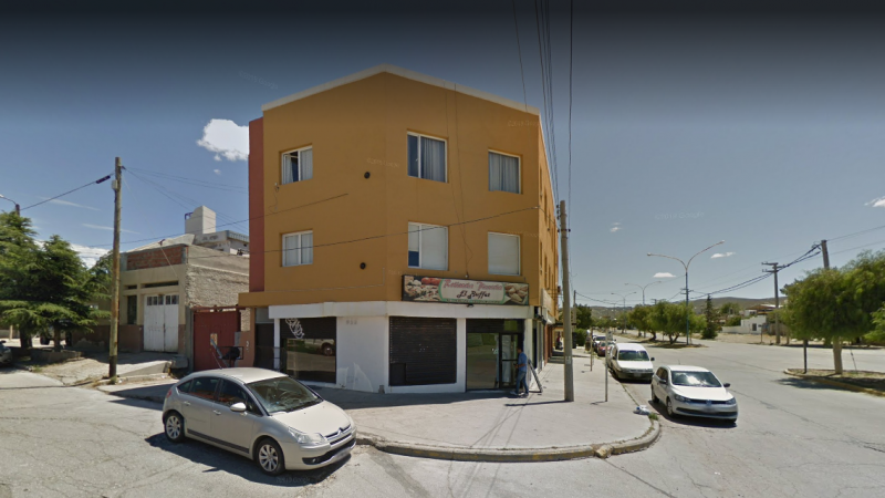 ¡Infraganti! Cuatros hombres rompieron el vidrio de un local y una testigo avisó a la policía