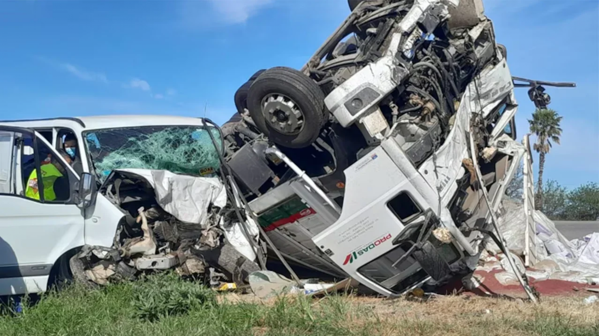 Un matrimonio perdió la vida en un violento choque frontal en la Ruta N°1