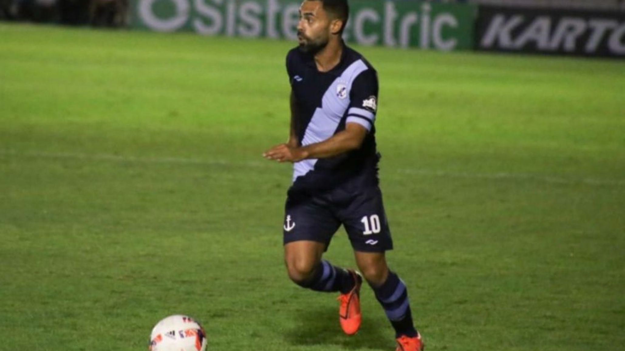 Un ex jugador de la CAI que pasó por Europa hoy juega en la Liga local de Madryn