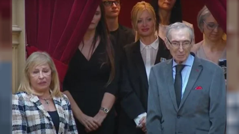 Yuyito González acompañó a Javier Milei en la presentación del Presupuesto 2025