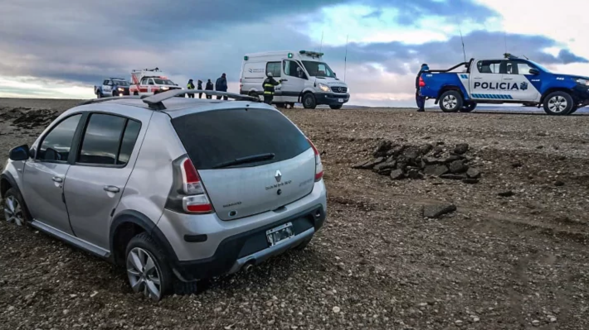 El viento desestabilizó un auto en Ruta 40 y volcó