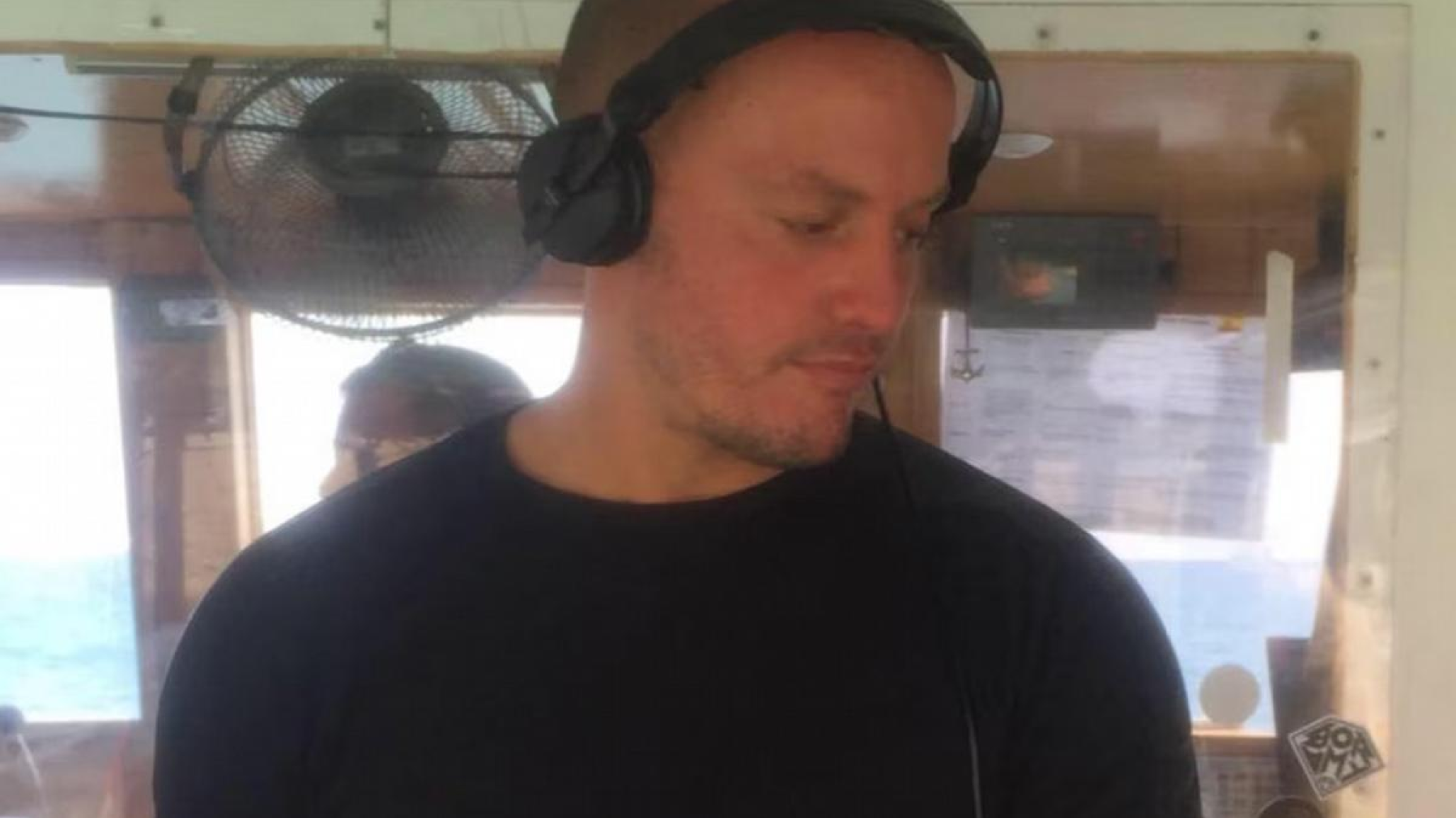 Murió un DJ argentino tras caer de un tercer piso