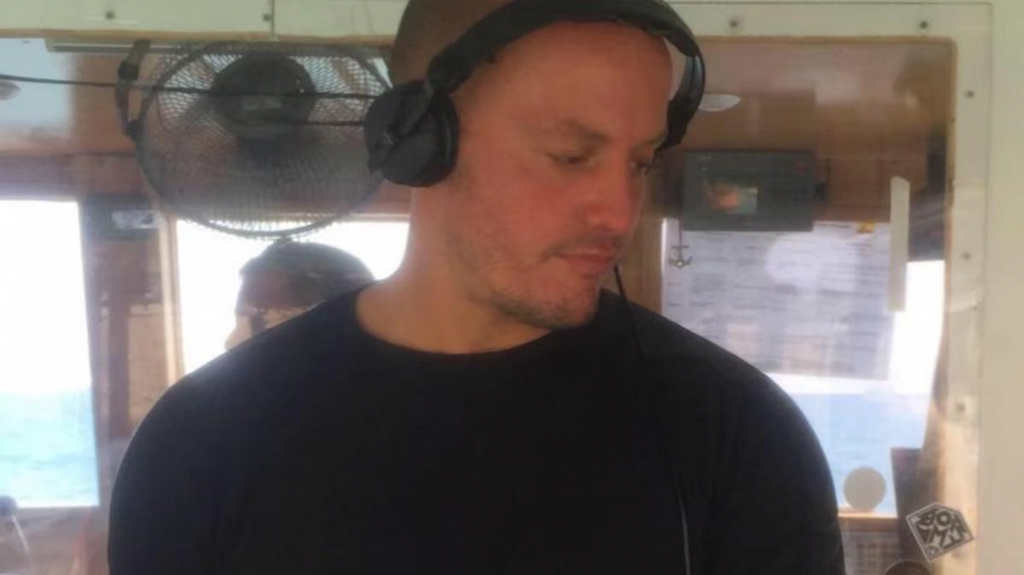 Murió un DJ argentino tras caer de un tercer piso