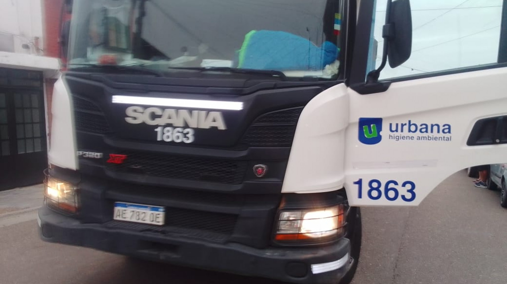 Recolector de residuos quedó con el pie atrapado por la prensa y terminó en el hospital