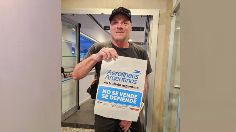 La Renga aterrizó en Comodoro con un mensaje: "Aerolíneas Argentinas no se vende"