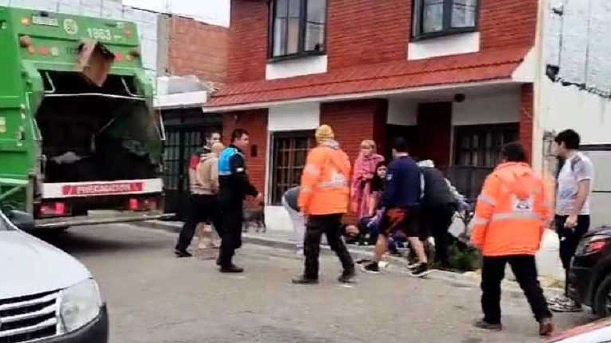 Fue operado con éxito el recolector de residuos que sufrió un grave accidente