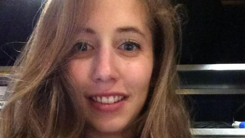 Joven de 30 años murió al ser golpeada por una estatua: La hipótesis de los niños