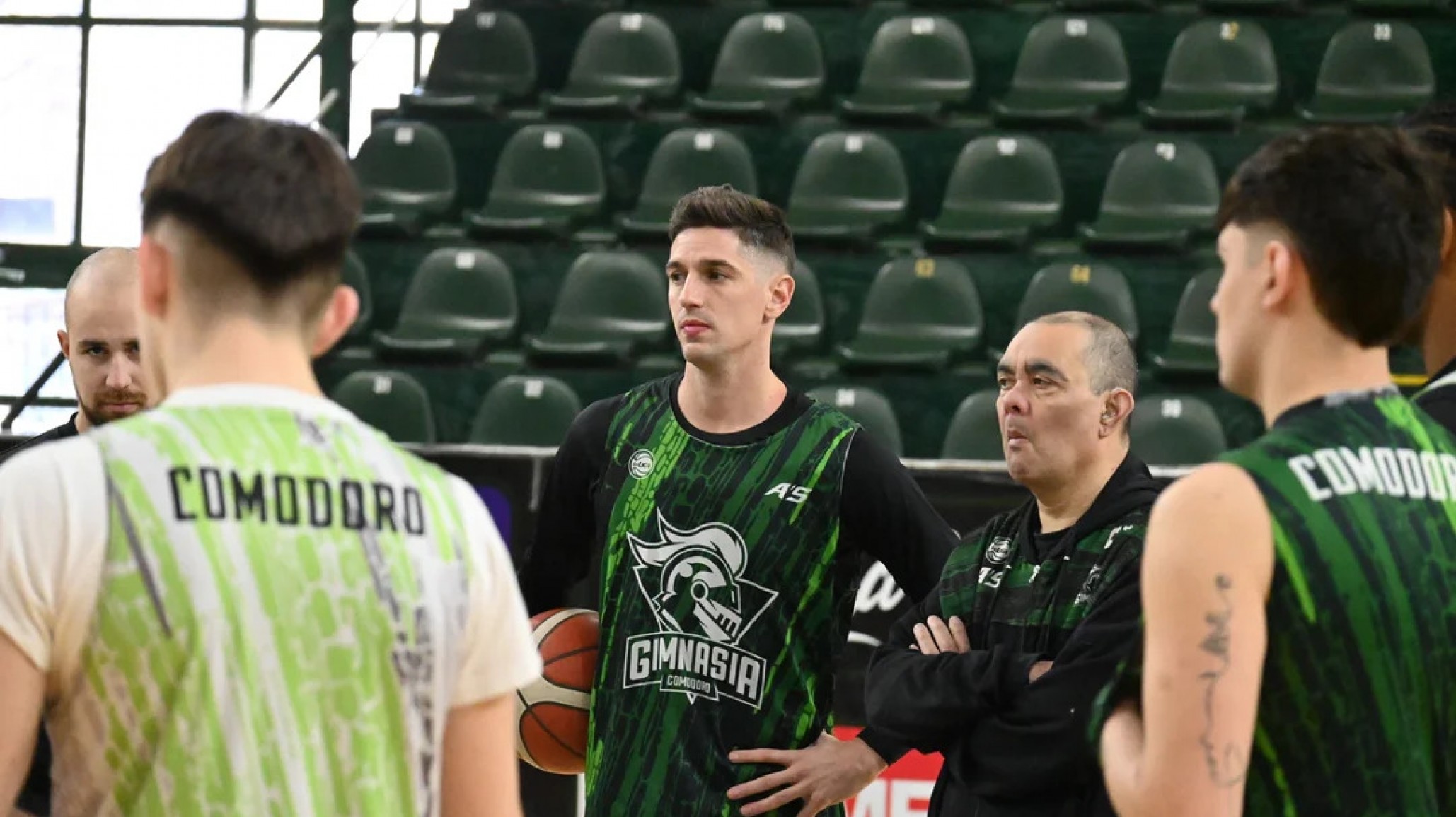 Gimnasia se prepara para su debut en la nueva temporada de la Liga Nacional de Básquet