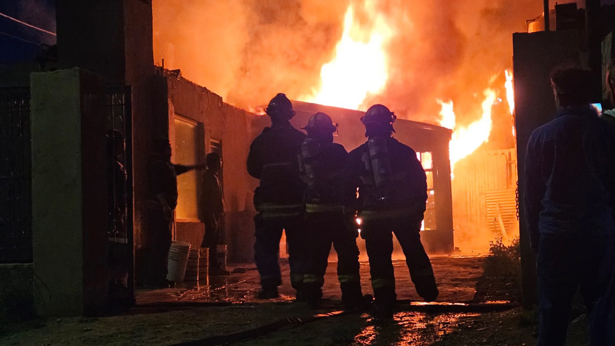 Yamile Gallardo perdió su hogar en un incendio y pide ayuda: "Hasta un clavo es indispensable"