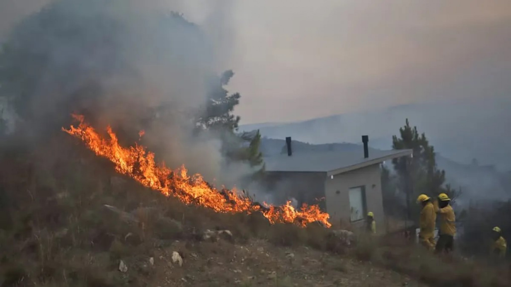 Capilla del Monte y Punilla en llamas: Hogares evacuados, un detenido y ráfagas que complican el operativo