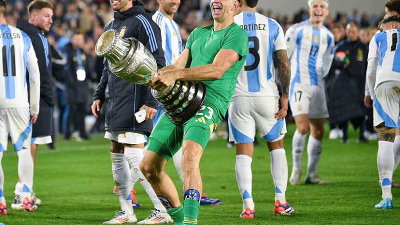 Dibu Martínez tras la sanción de la FIFA: "Pido disculpas si ofendí a alguien"