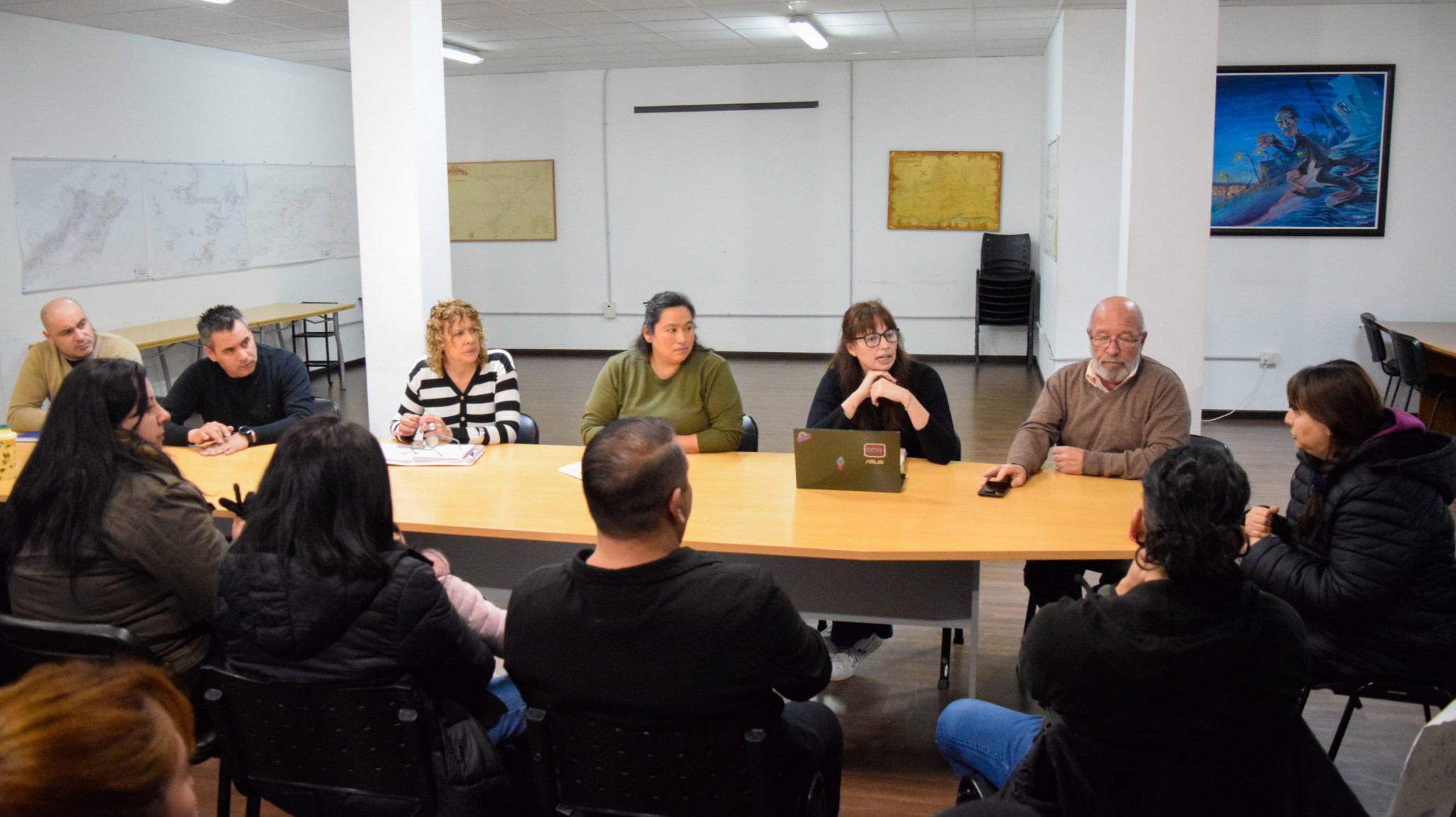 Crisis de transporte escolar en Astra: Padres y Concejales demandaron pagos y soluciones urgentes