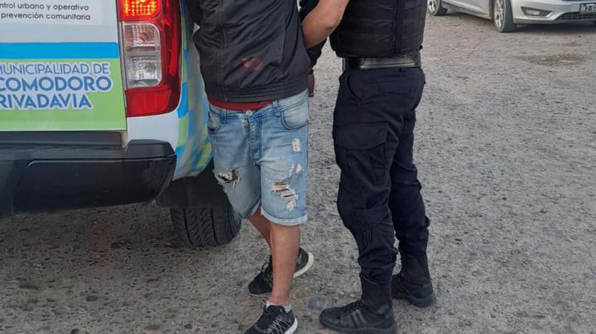 Cayó un ladrón de camperas gracias a un testigo que vio todo