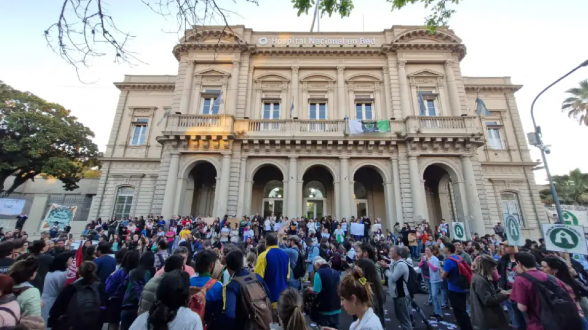 Cierre del Hospital Bonaparte: Alianiello denuncia abandono de pacientes y trabajadores