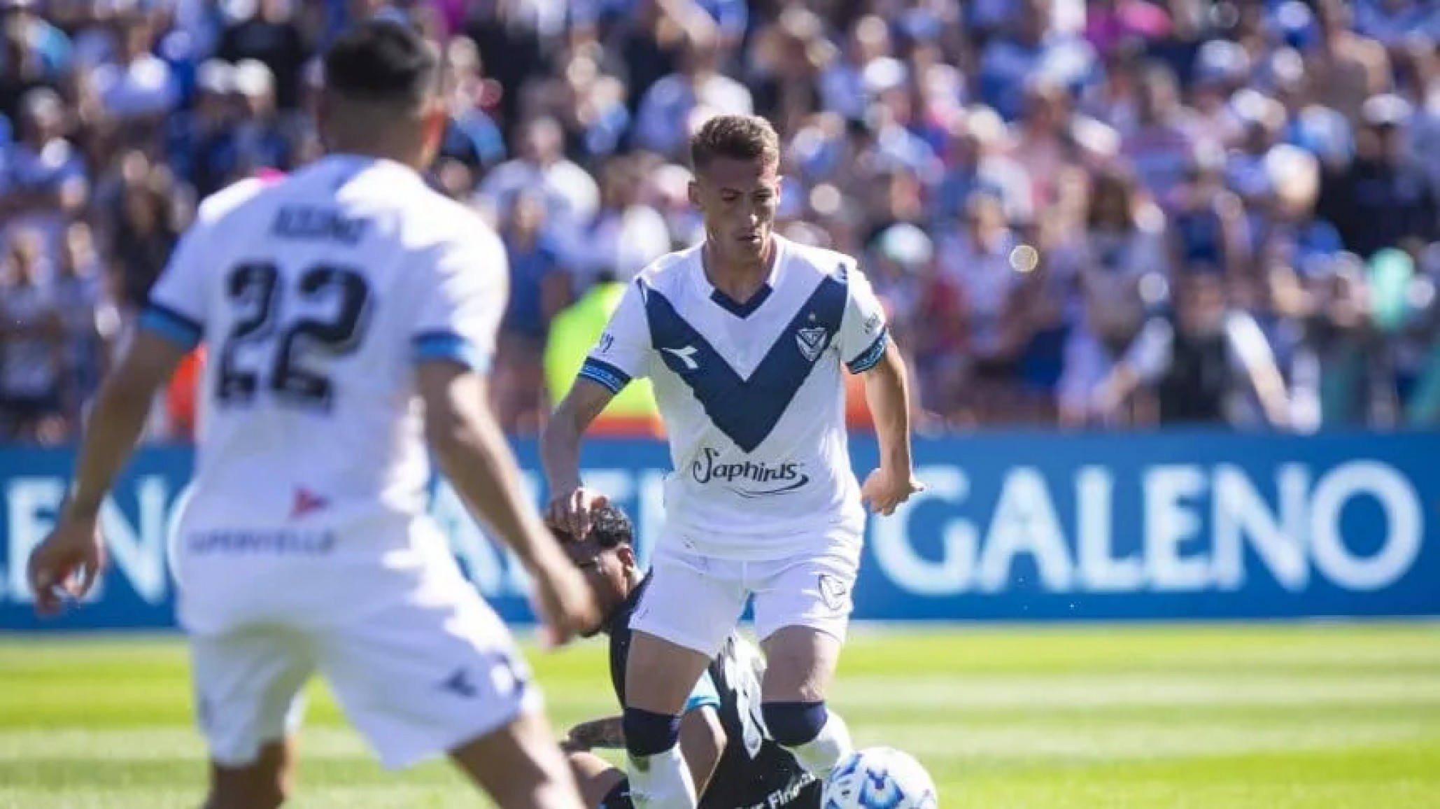 Racing perdió contra Velez sobre el final