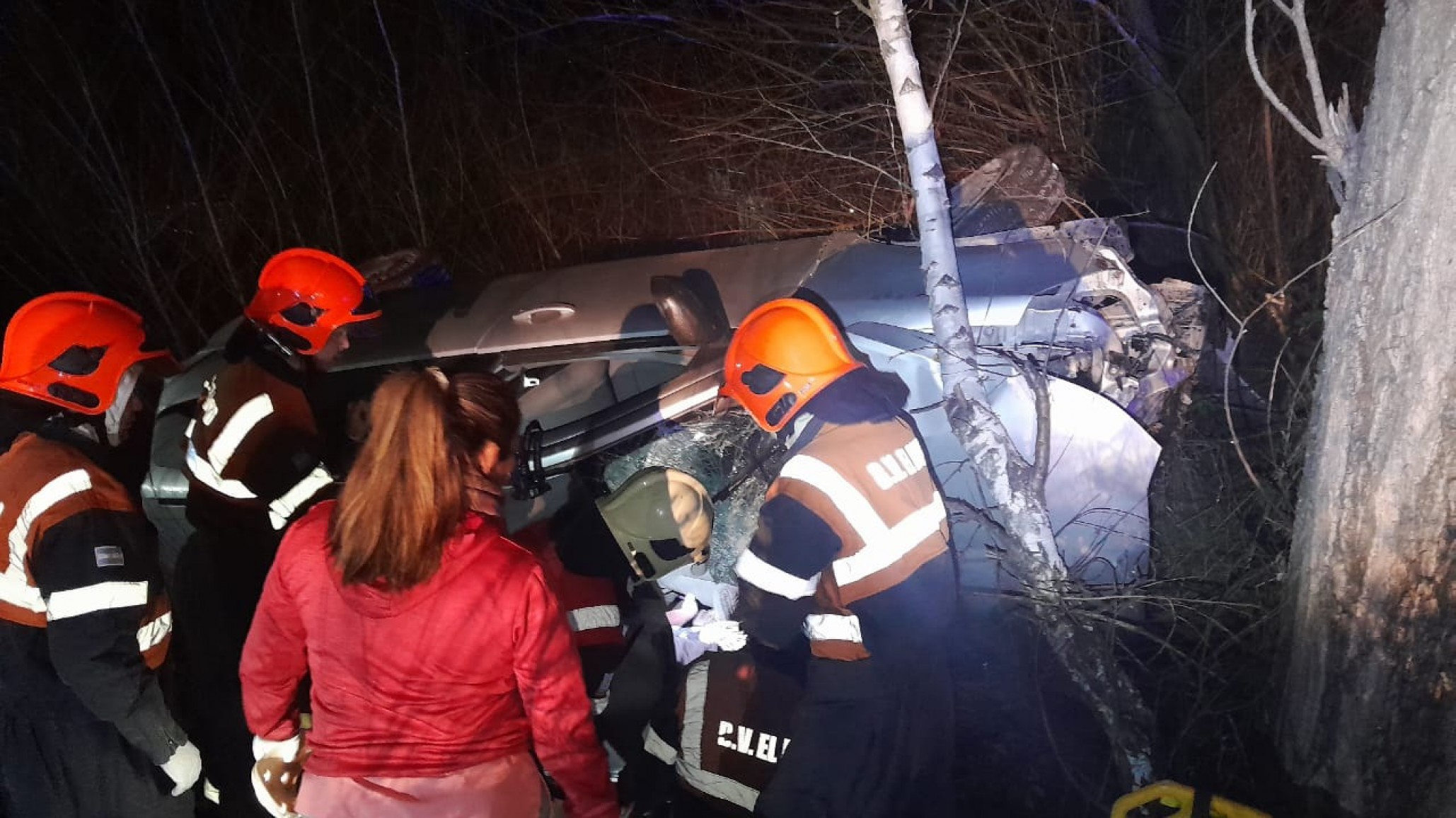 Atrapados en la Ruta 40: Dos heridos tras un violento vuelco