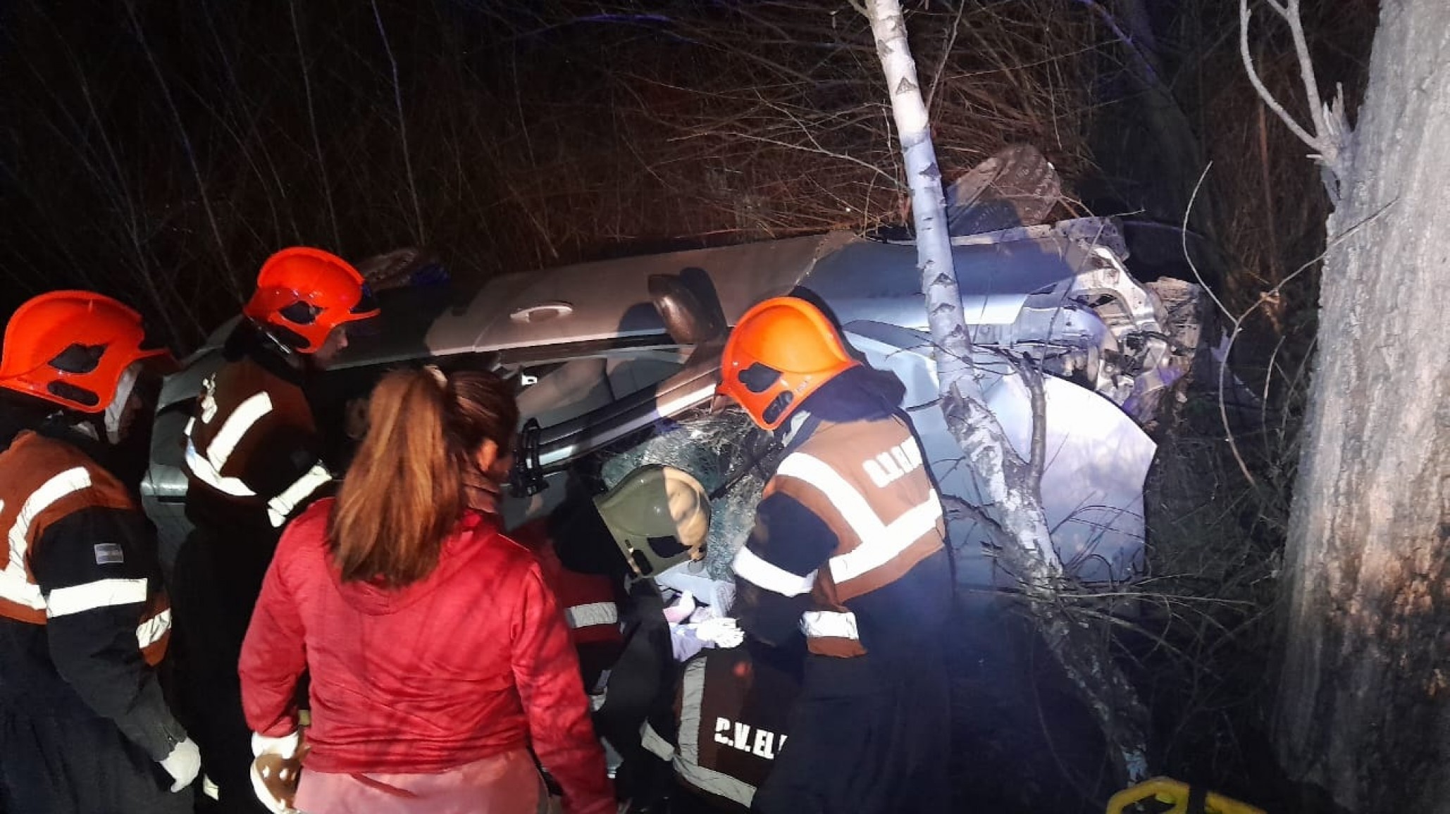 Atrapados en la Ruta 40: Dos heridos tras un violento vuelco