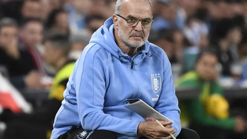 Las críticas a Marcelo Bielsa se multiplican y Morales cuestiona a los jugadores