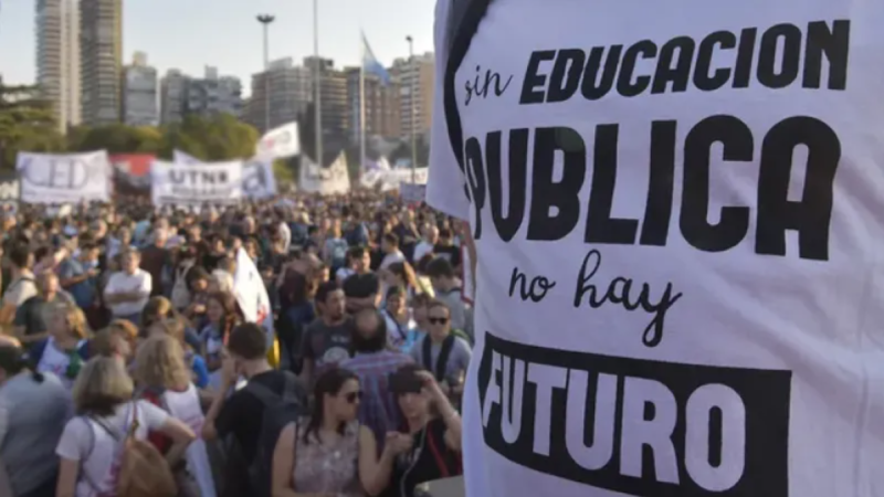 "Sin presupuesto no va a haber universidad": convocan a una nueva Marcha Federal Universitaria en Comodoro
