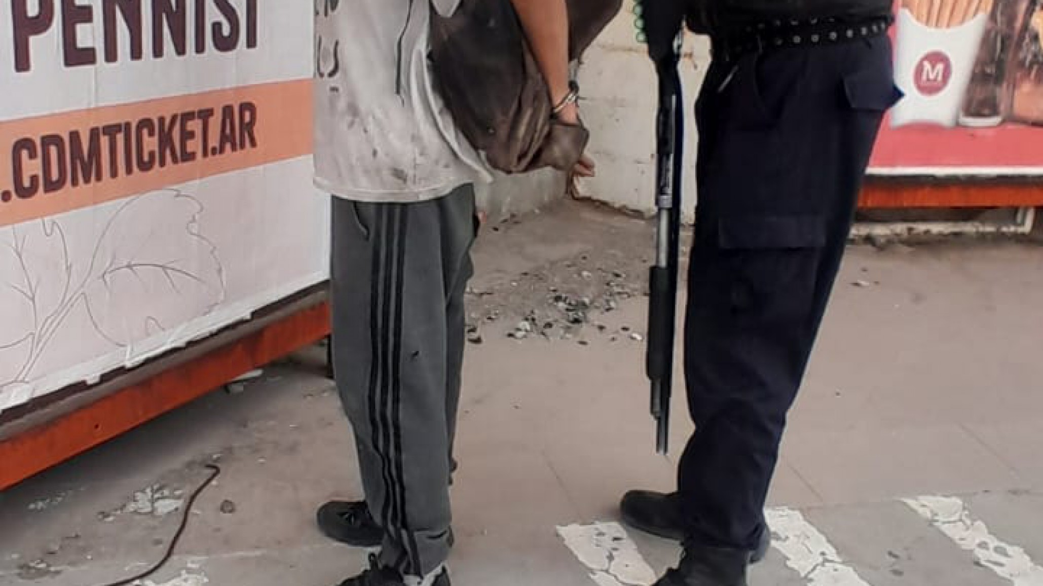 Lo identificaron, tenía pedido de captura por robo y terminó en la comisaría