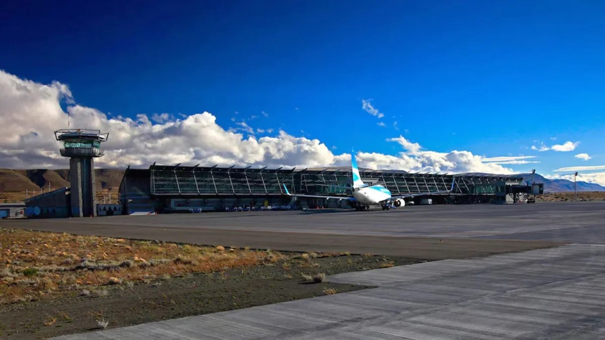 Evacuaron el Aeropuerto de El Calafate: turista brasileño afirmó tener una bomba en su equipaje
