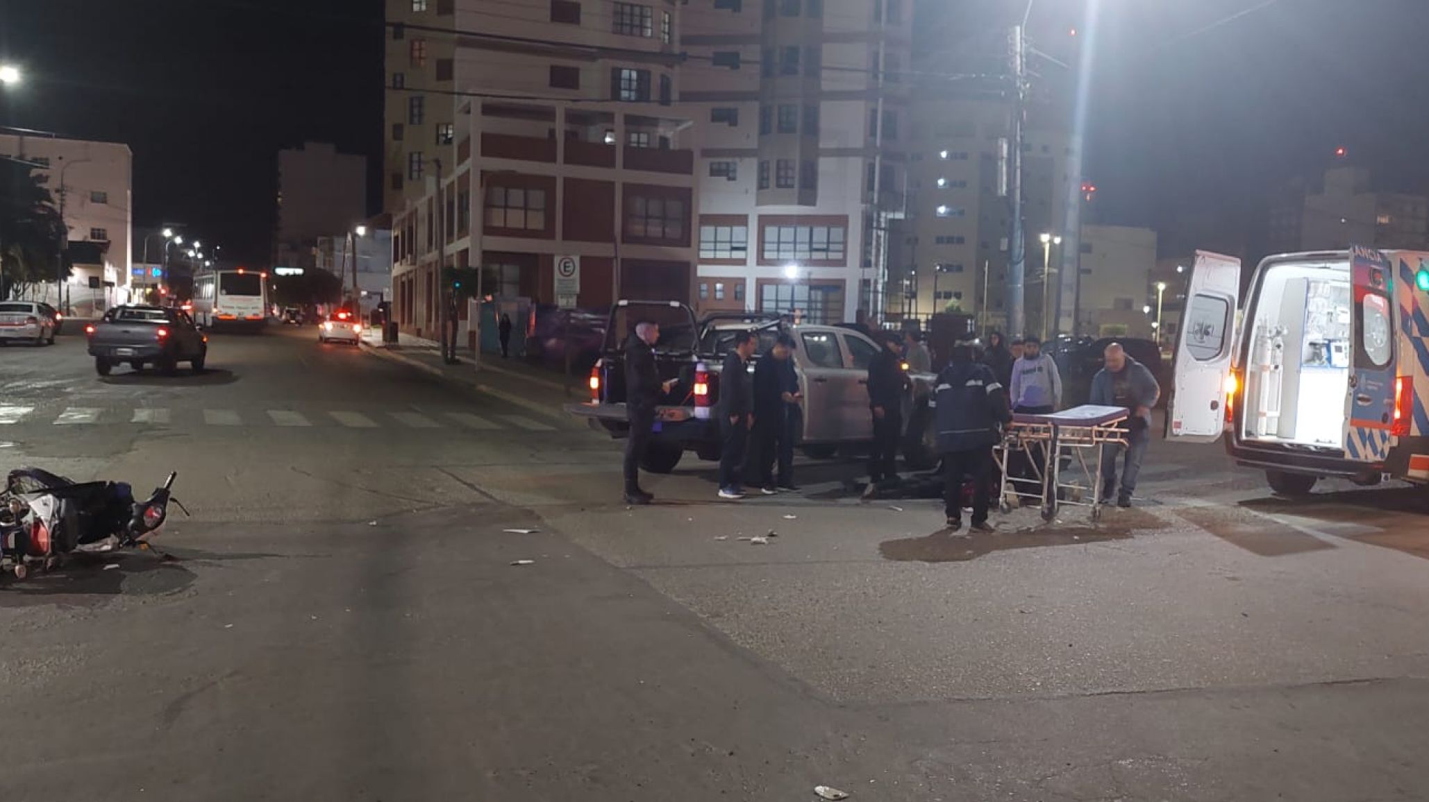 Repartidor de Pedidos Ya terminó en el hospital tras chocar con una camioneta