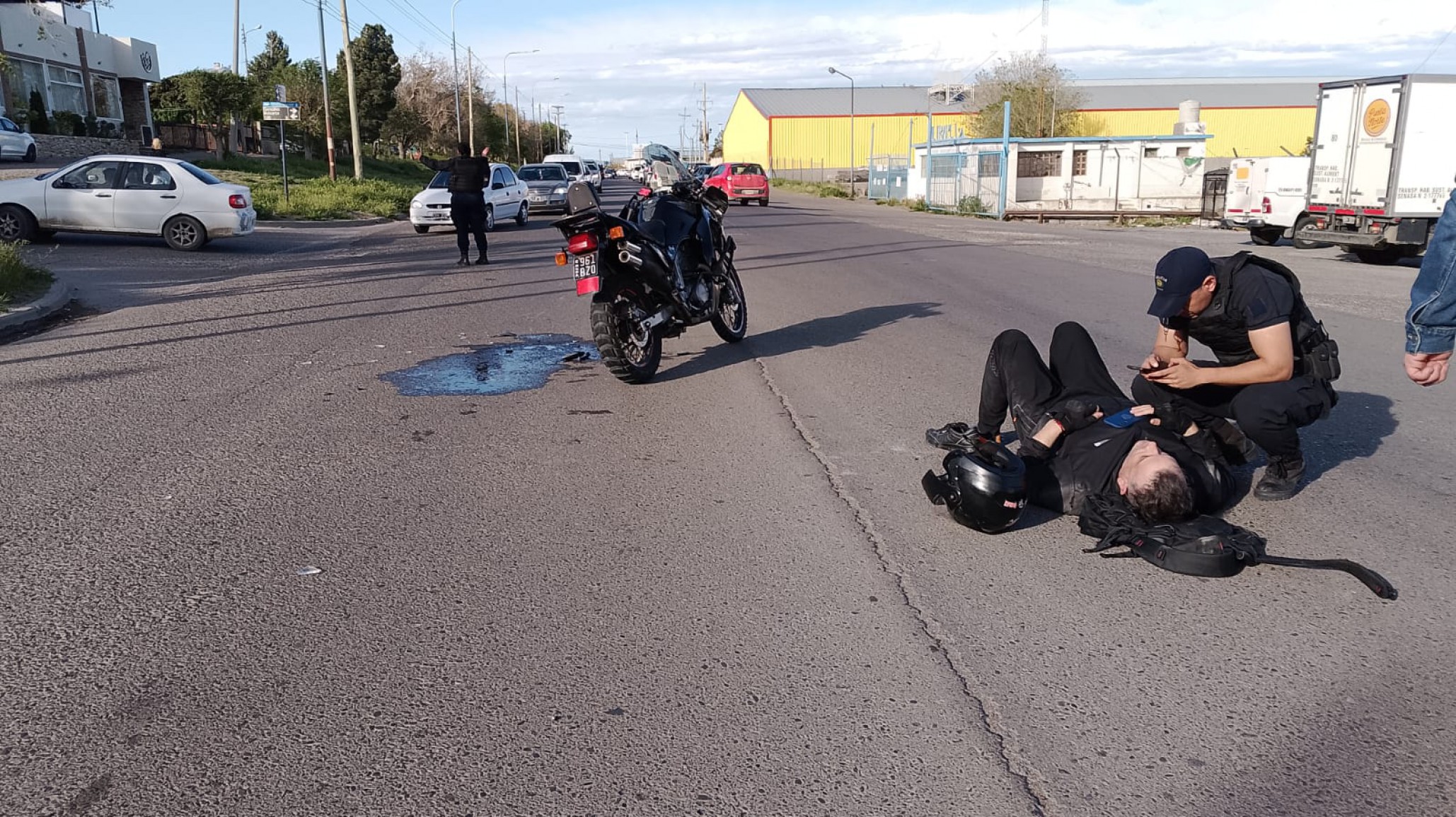 Accidente: un motociclista de 51 años terminó herido tras un chocar con un auto