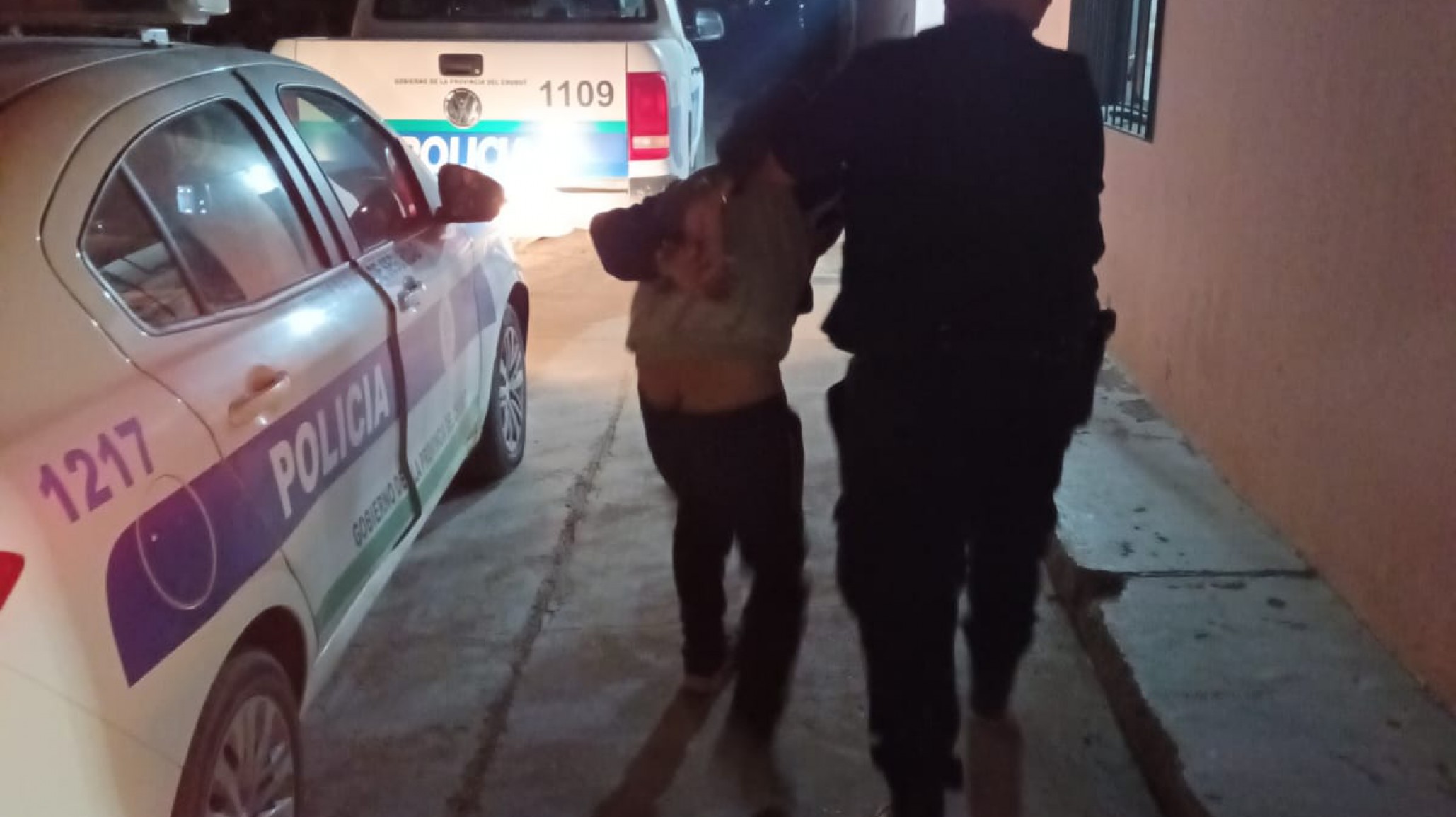 Lo detuvieron por violación de domicilio