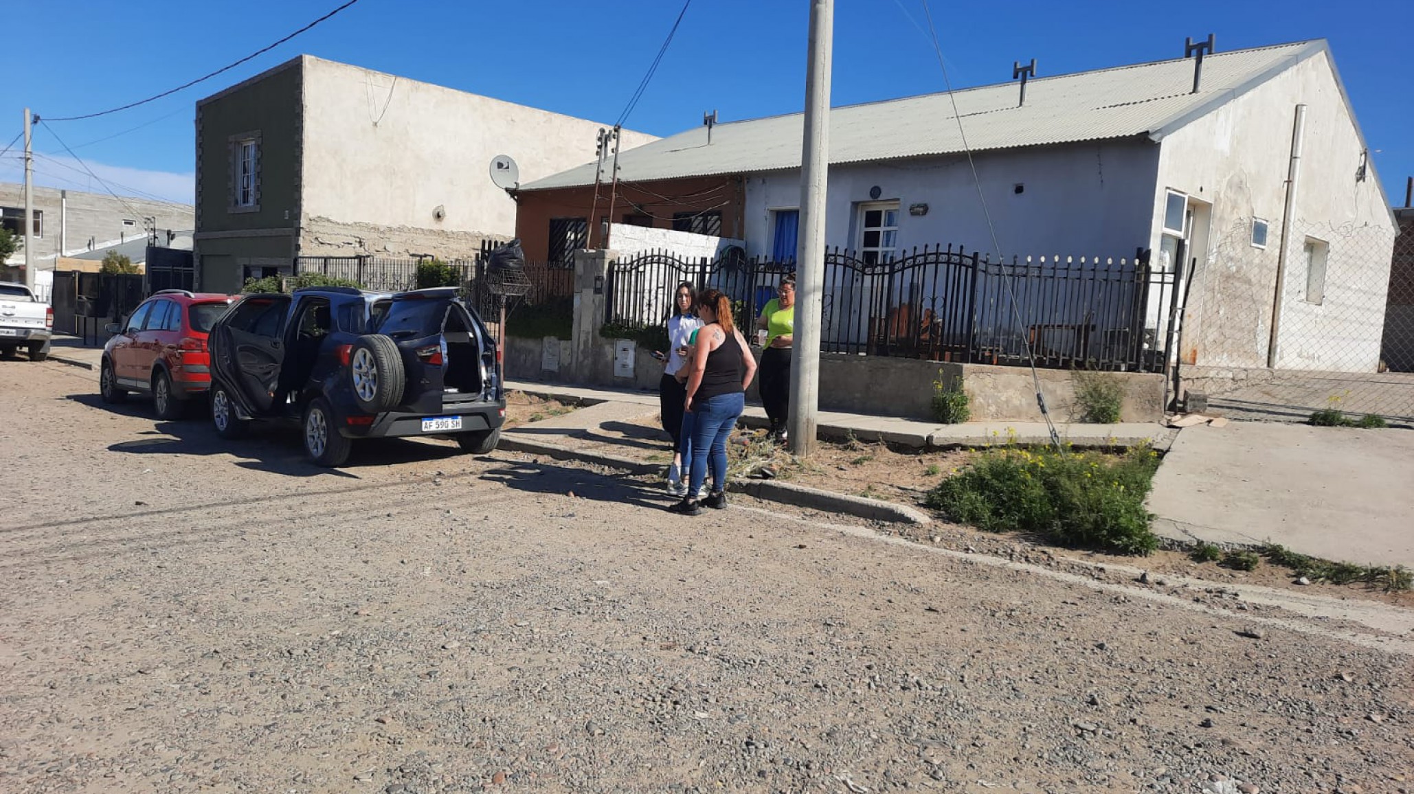 Un hombre fue detenido por causar daños a una camioneta en el barrio San Cayetano