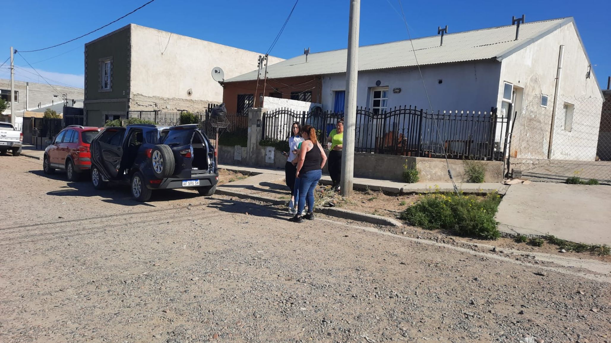 Un hombre fue detenido por causar daños a una camioneta en el barrio San Cayetano
