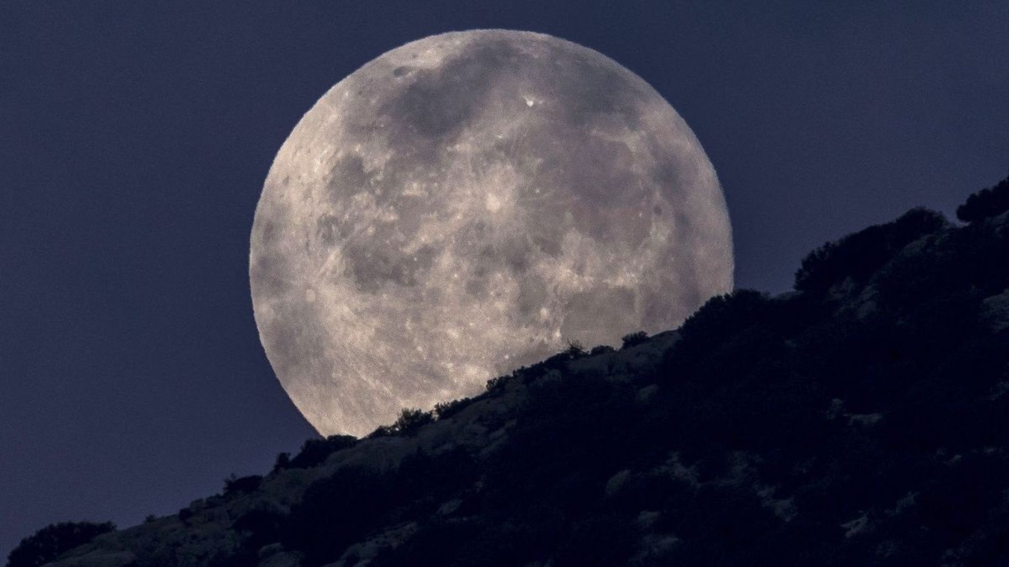 La Luna del Cazador ilumina el cielo argentino este jueves 17 de octubre