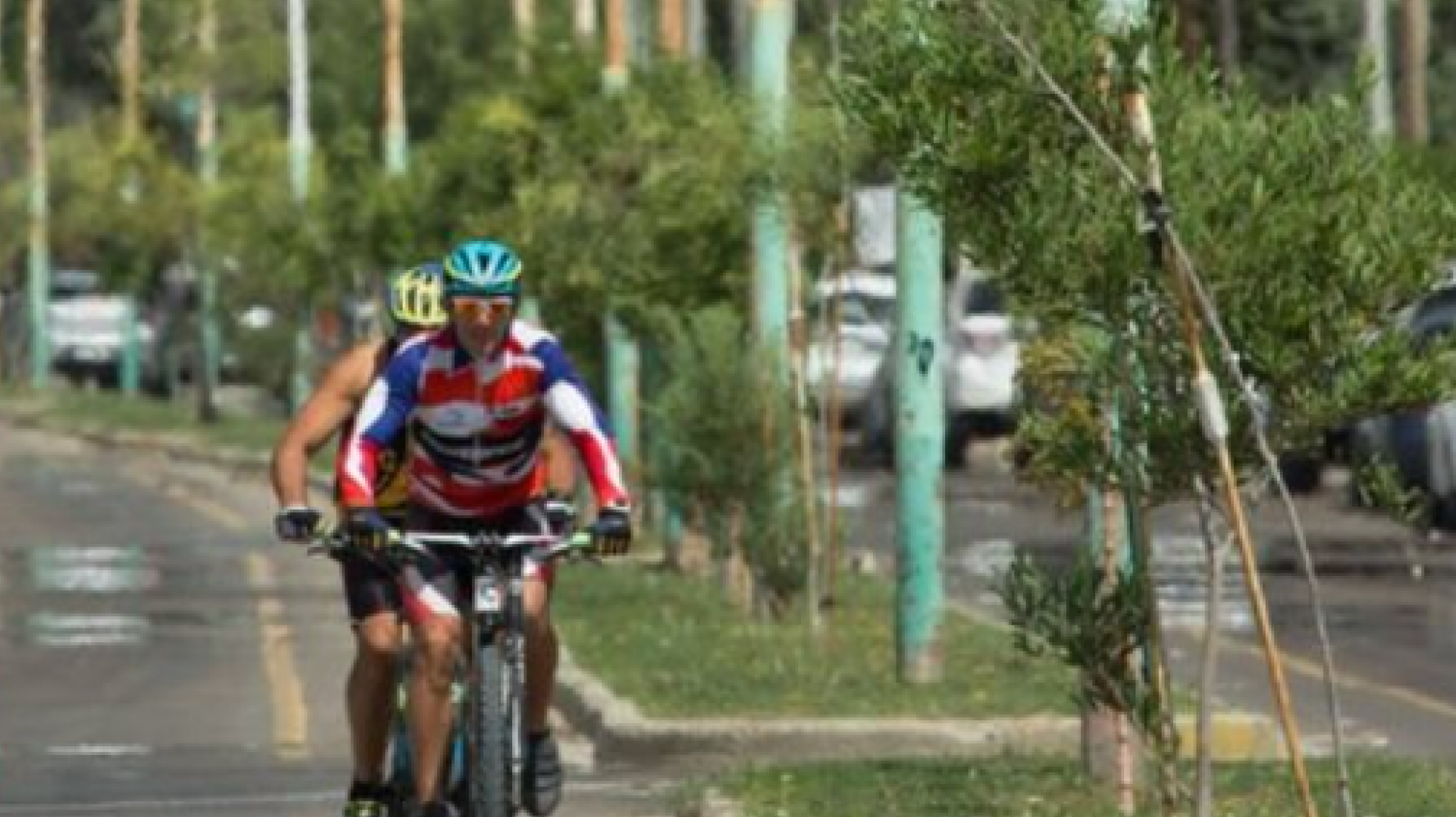 Ciclista atropelló a un adolescente de 13 años: el menor fue internado