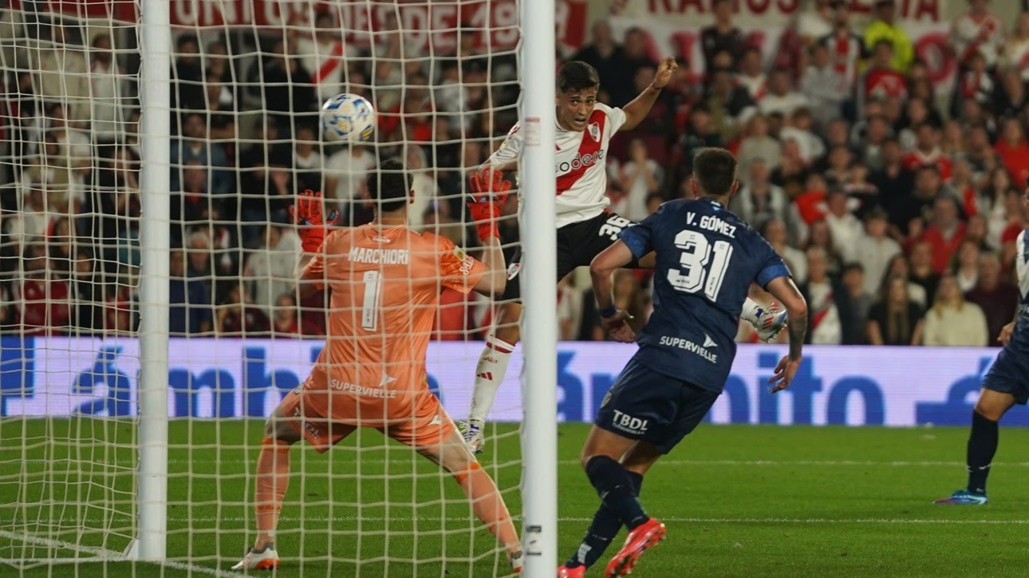 River empató con Vélez en el Monumental