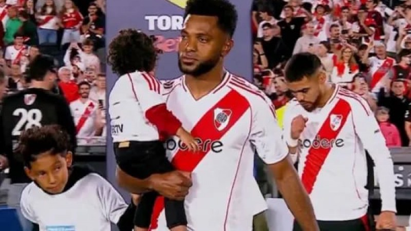 Borja volvió a la cancha con sus hijos tras la denuncia