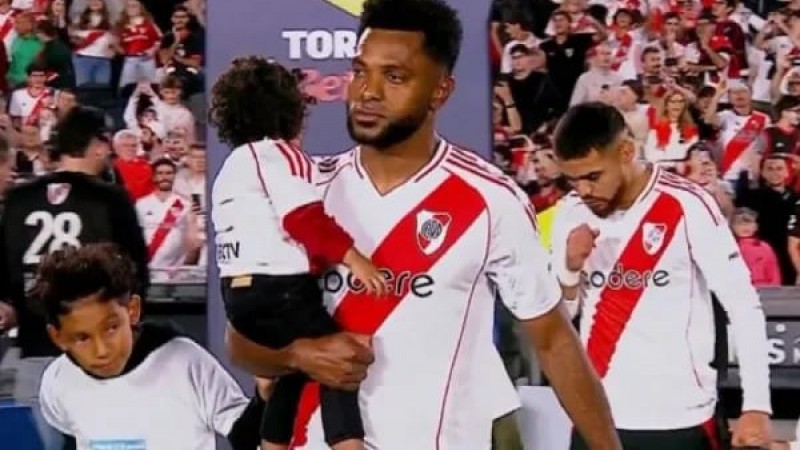 Borja volvió a la cancha con sus hijos tras la denuncia