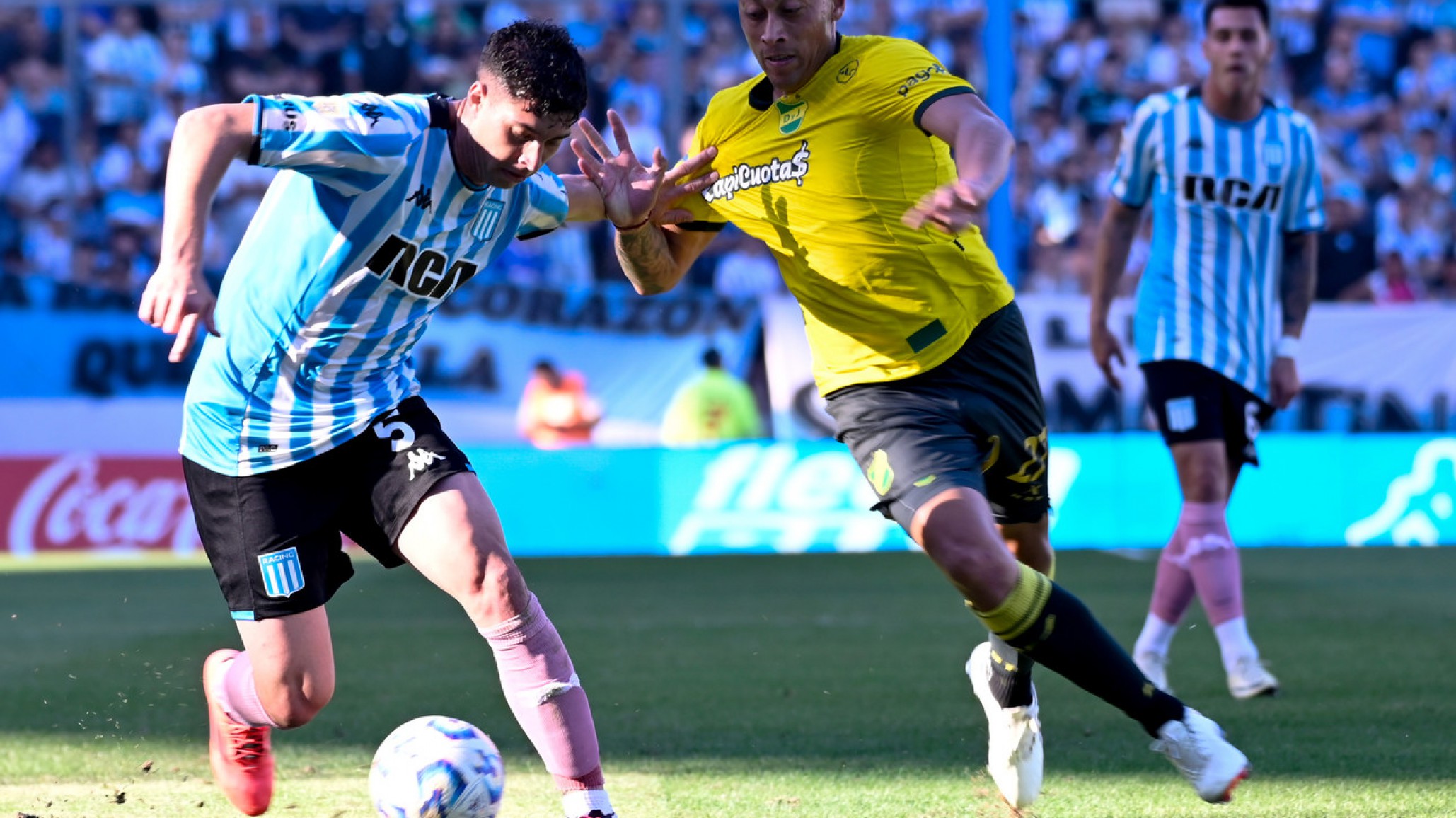 Racing le ganó a Defensa y Justicia 4 a 3