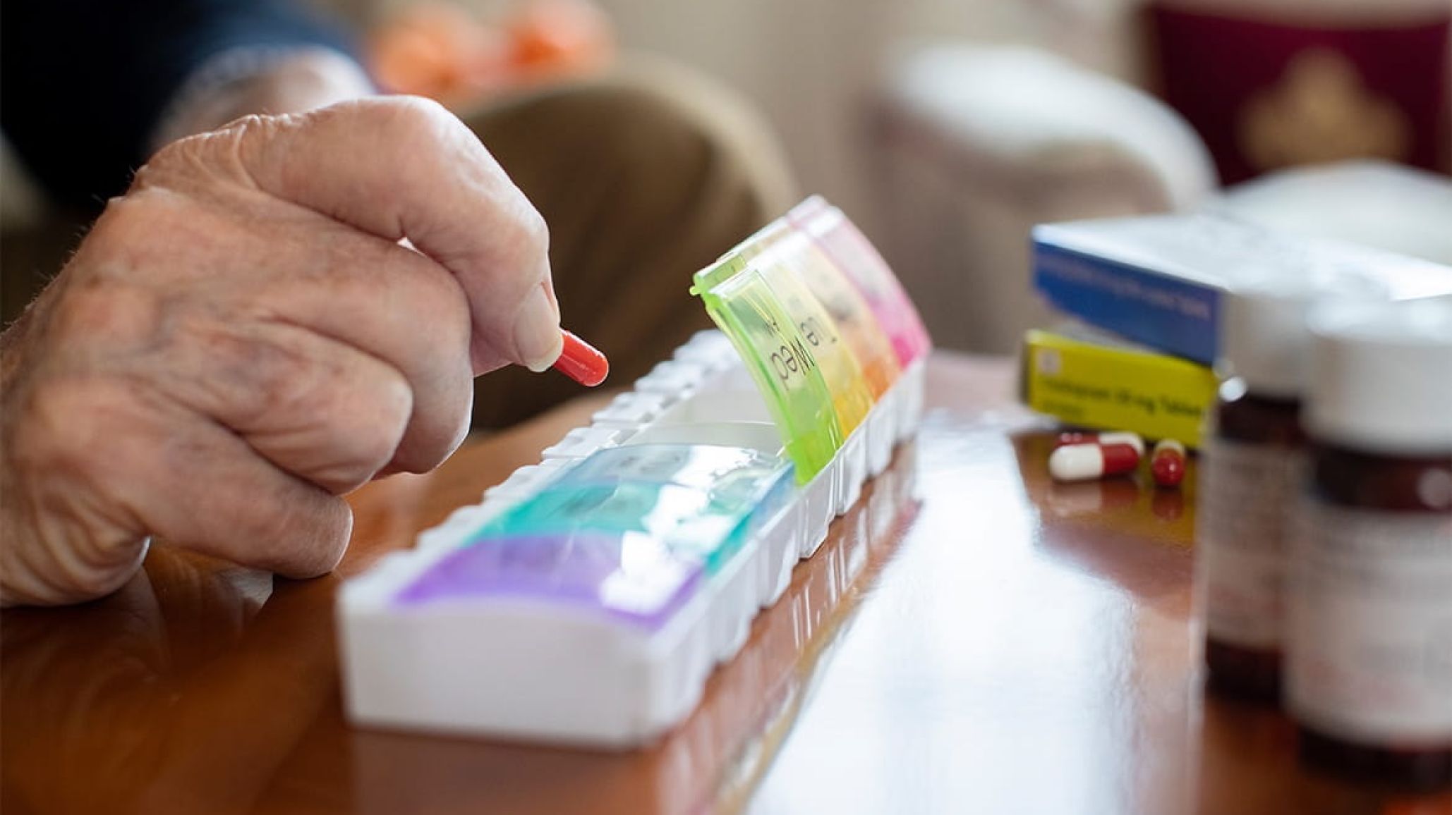Medicamentos para adultos mayores: un aumento del 202% desde la llegada de Milei