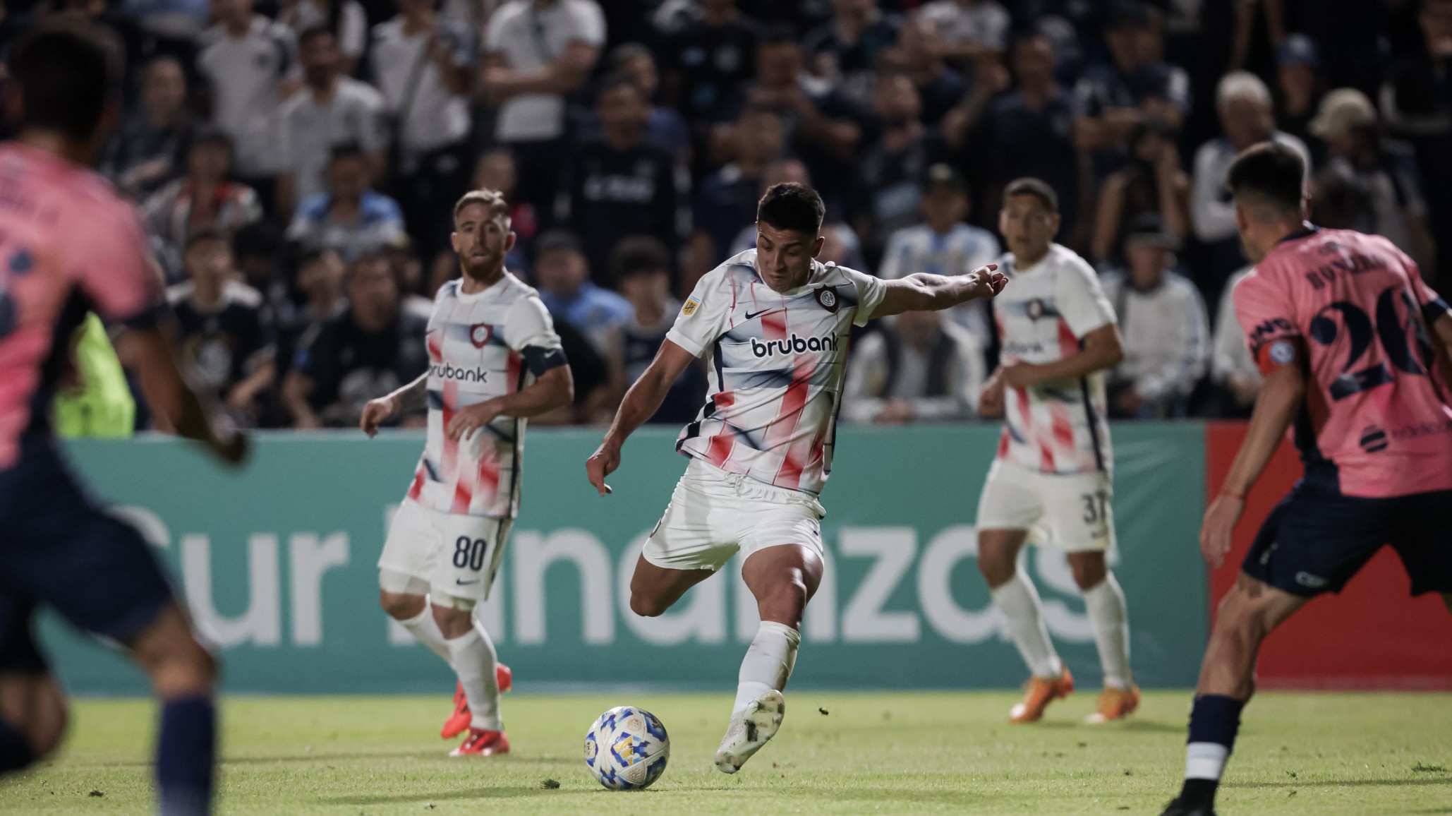 Independiente Rivadavia sorprendió a San Lorenzo y logró una histórica victoria