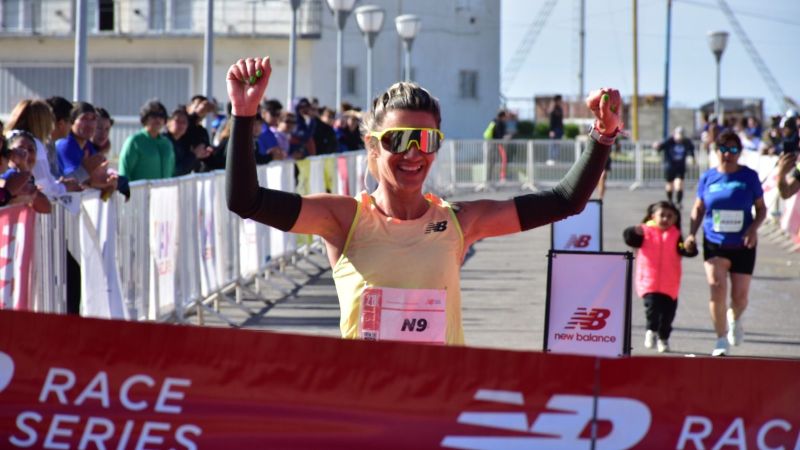Joaquín Arbe y Lujan Urrutia; los ganadores de la 2da. edición del Medio Maratón New Balance