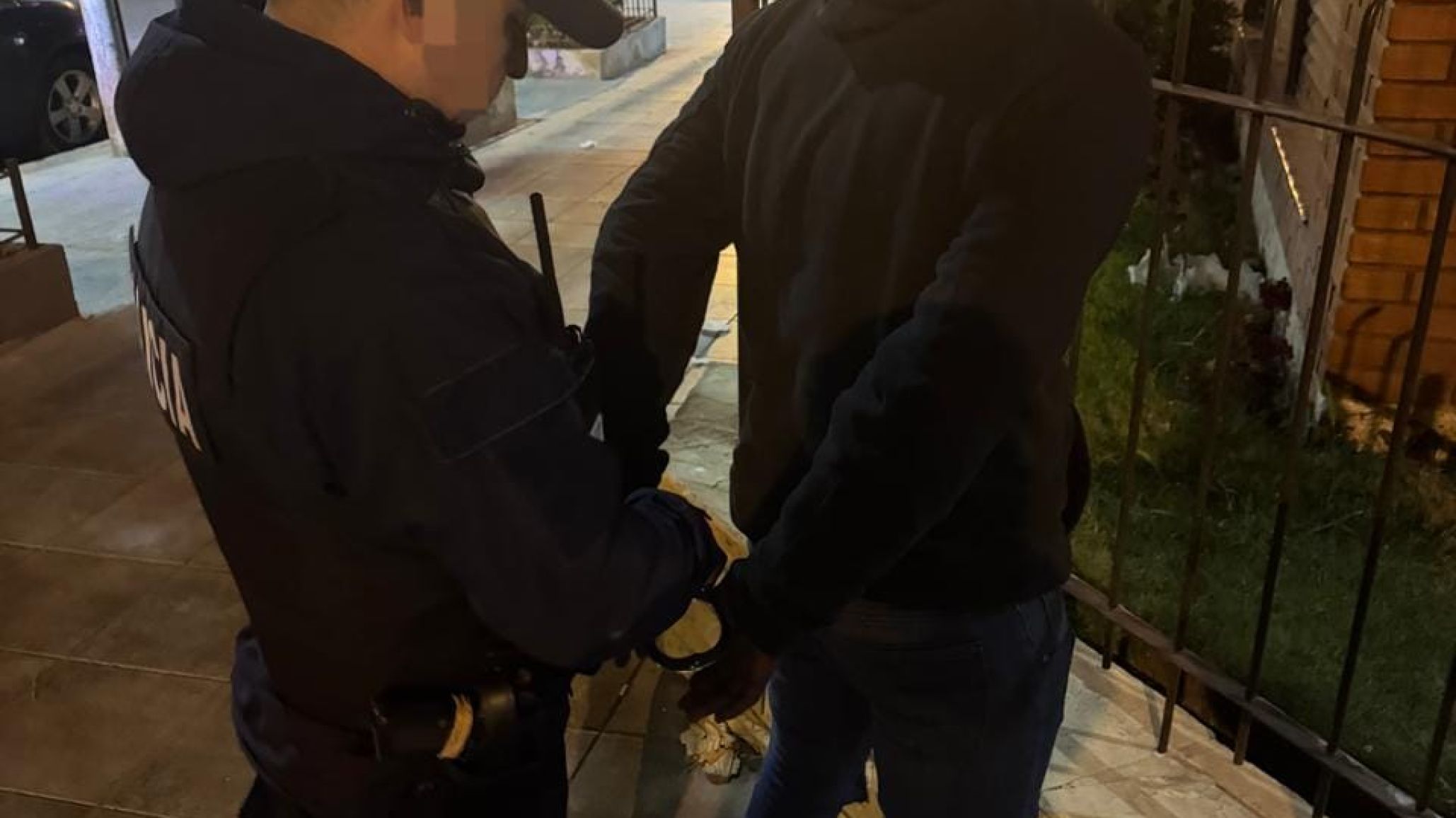 Intentó escapar de un control policial y descubrieron que tenía pedido de captura