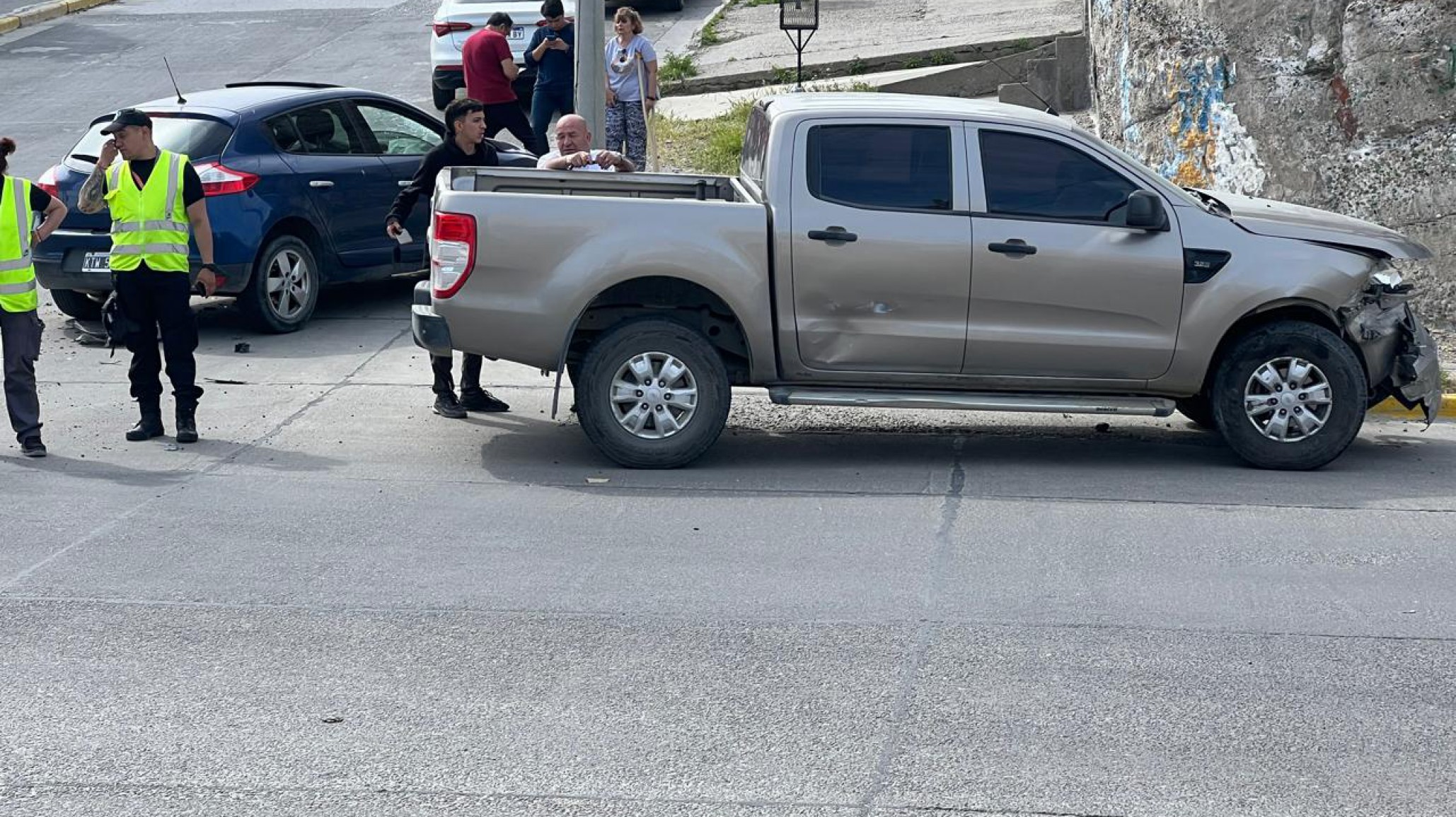 Choque en Alsina y San Martín: dos vehículos involucrados